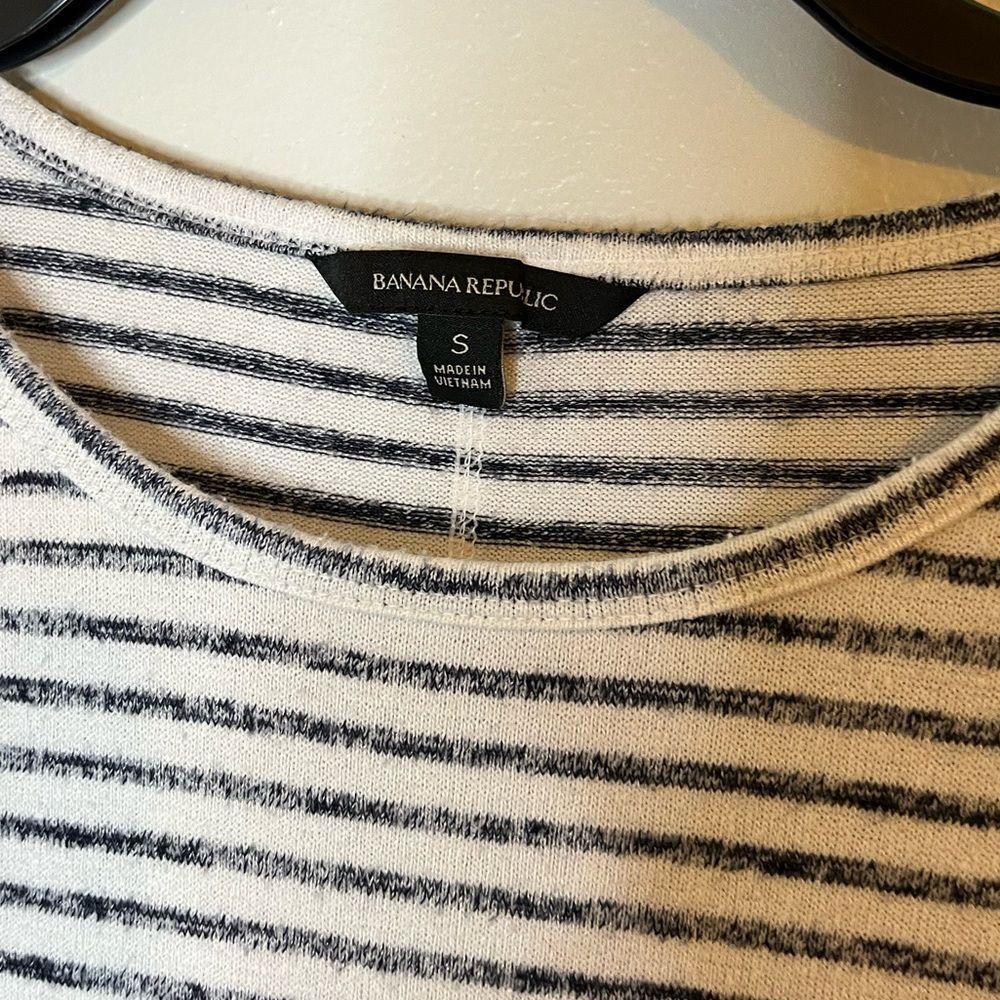 Banana Republic White Blue Striped Short Sleeve Tee Size Small - Picture 4 of 7